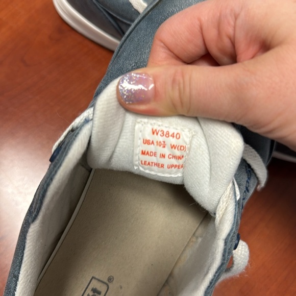 Propet sneakers size 10.5 wide // 082803 - Picture 3 of 3
